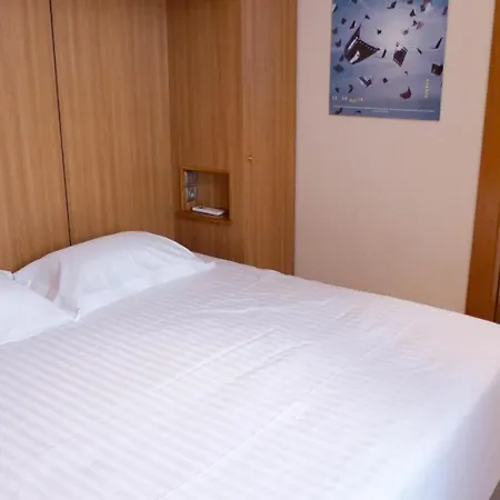Residences Cresci Apartman *